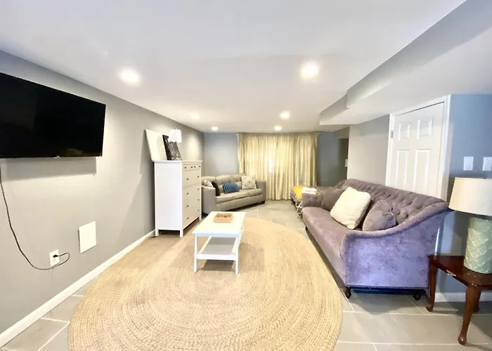 Tuscany 2900 - Classic Italian Style 3Br W Parking Near Airport